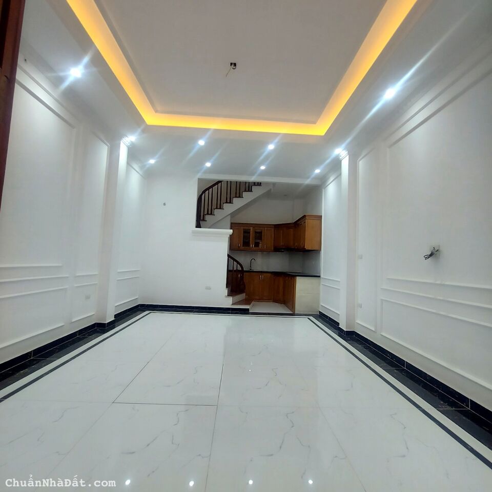 BÁN NHÀ 5 TẦNG, DT 40M2, MT 4,4M, TẠI PHỐ TRẠM, HÀNG XÓM AEON MALL. GIÁ 4,35 TỶ.