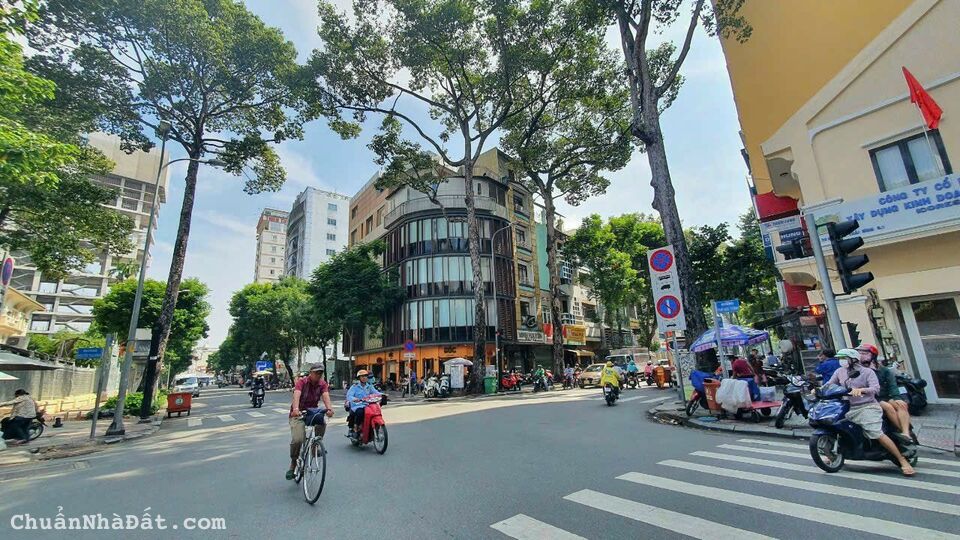 Cần bán lô đầu hồi góc 3 mặt tiền đường Ỷ Lan Nguyên Phi và Tạ Hiện cách chợ Hoà Cường 50m