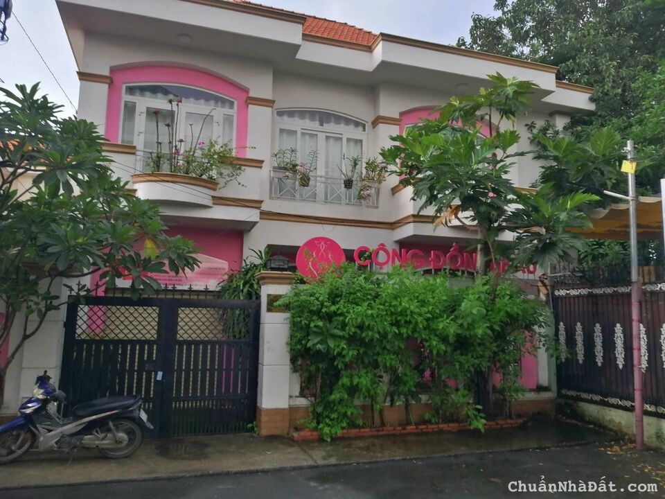 Đừng bỏ lỡ cơ hội có 102 này.+ Vì diện tích siêu khủng 240m2, mà chỉ 16 tỷ.