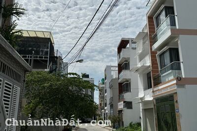 Nhà đường 197 phường Tân phú DT 251m giá rẻ, vị trí đẹp