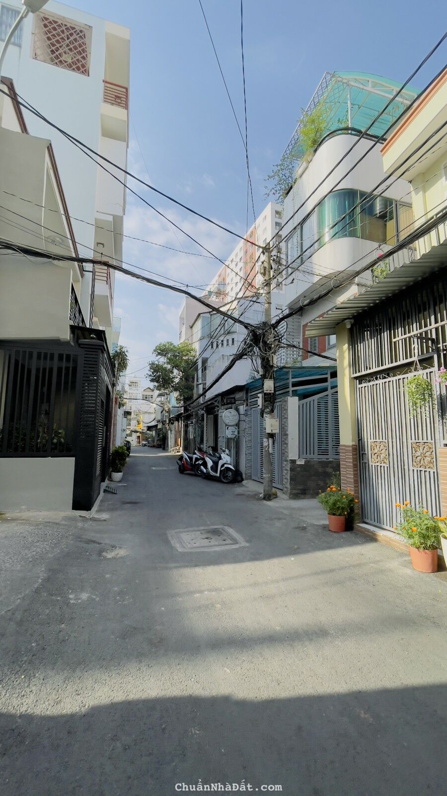 NHÀ XINH SAU LƯNG CHỢ BÀ CHIỂU. DT 30m2. GIÁ 3.3 TỶ