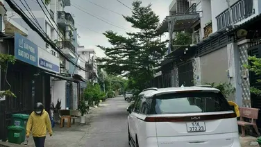 BÁN NHÀ 704/55 HƯƠNG LỘ 2 KHU NHÀ PHỐ XÂY ĐỒNG BỘ HẺM 7M NGANG 4,2 X13,5 5TẦNG + SÂN THƯỢNG 6 PN