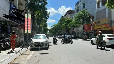 Bán nhà mặt phố Hồng Mai gần Bạch Mai - vỉa hè rộng - kinh doanh đỉnh - nở hậu, 76m2 x 4T, 18.75 tỷ