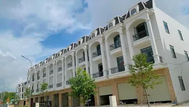 Bán nhà phố đối diệ trường học , ngay mặt tiền huỳnh văn lũy