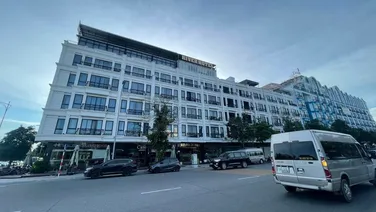 Bán Khách Sạn 5 tầng Sát Biển, mặt đường trung tâm du lịch Bãi Cháy, Hạ Long.