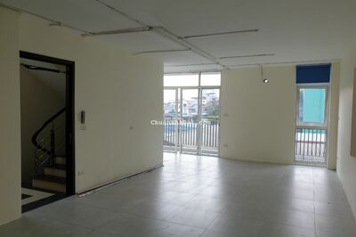 Cho thuê nhà thang máy ô tô đỗ cửa phố Minh Khai, DT 65m x 7 tầng, MT 7m, giá yêu thương 45 triệu