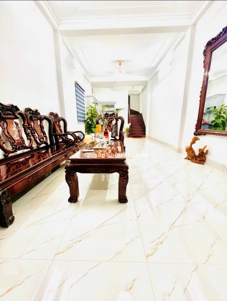 Bán nhà Lê Thanh Nghị 48m 5t 7.65 tỷ. Gần phố, ngõ thông, dân xây, tặng hết nội thất