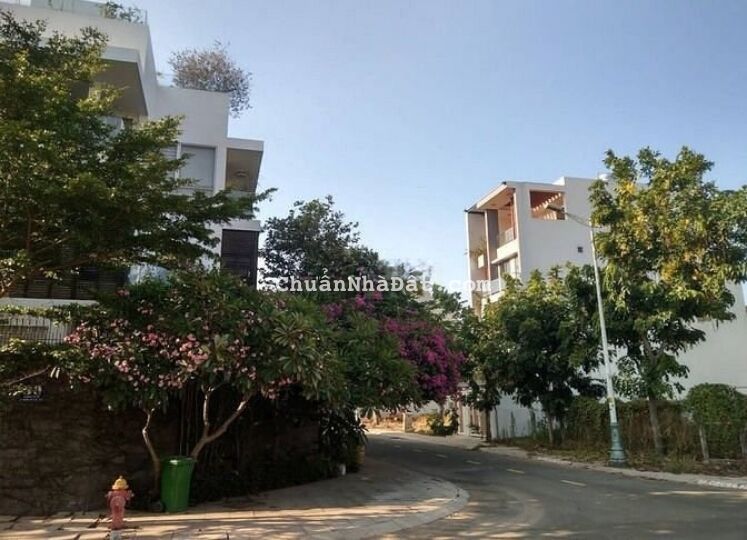 Cô Hoa kẹt tiền bán gấp đất 60m2 Trần Quốc Thảo, Quận 3. Cách BV Quận 3 500m.