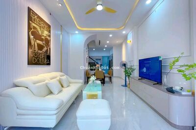 SÓT LẠI! Nhà 62m2 xây 4 tầng Hồng Bàng, Quận 11 giá 3 tỷ 150 . Nhà gần ngã ba Lò Siêu. Có sổ sẵn.