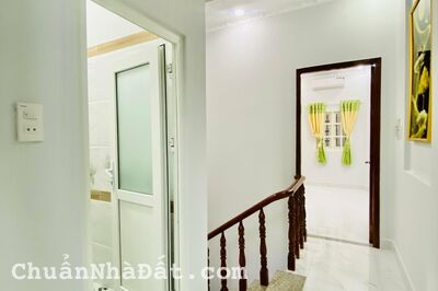 SANG NHƯỢNG GẤP! nhà 3 tầng 70m2 đường Nguyễn Oanh,Gò Vấp. Sổ hồng riêng,tặng lại nội thất