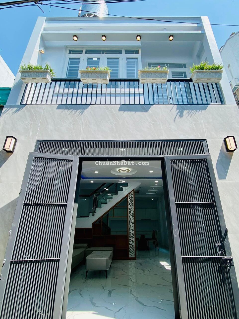 Sang nhượng gấp nhà Hoàng Văn Thụ P4 Q.Tân Bình giá 3tỷ450tr DT 32.4m2, sổ hồng riêng