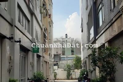 Bán nhà gần svd Gia Định giá chỉ 2 tỷ tại 1 xẹt Nguyễn Xí, Phường 13, Quận Bình Thạnh, có hẻm oto