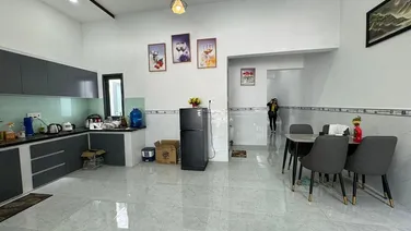 Nhà đẹp gần biển mặt tiền đường Dương Vân Nga Vĩnh Hải Nha Trang giá chỉ 4tỷ200