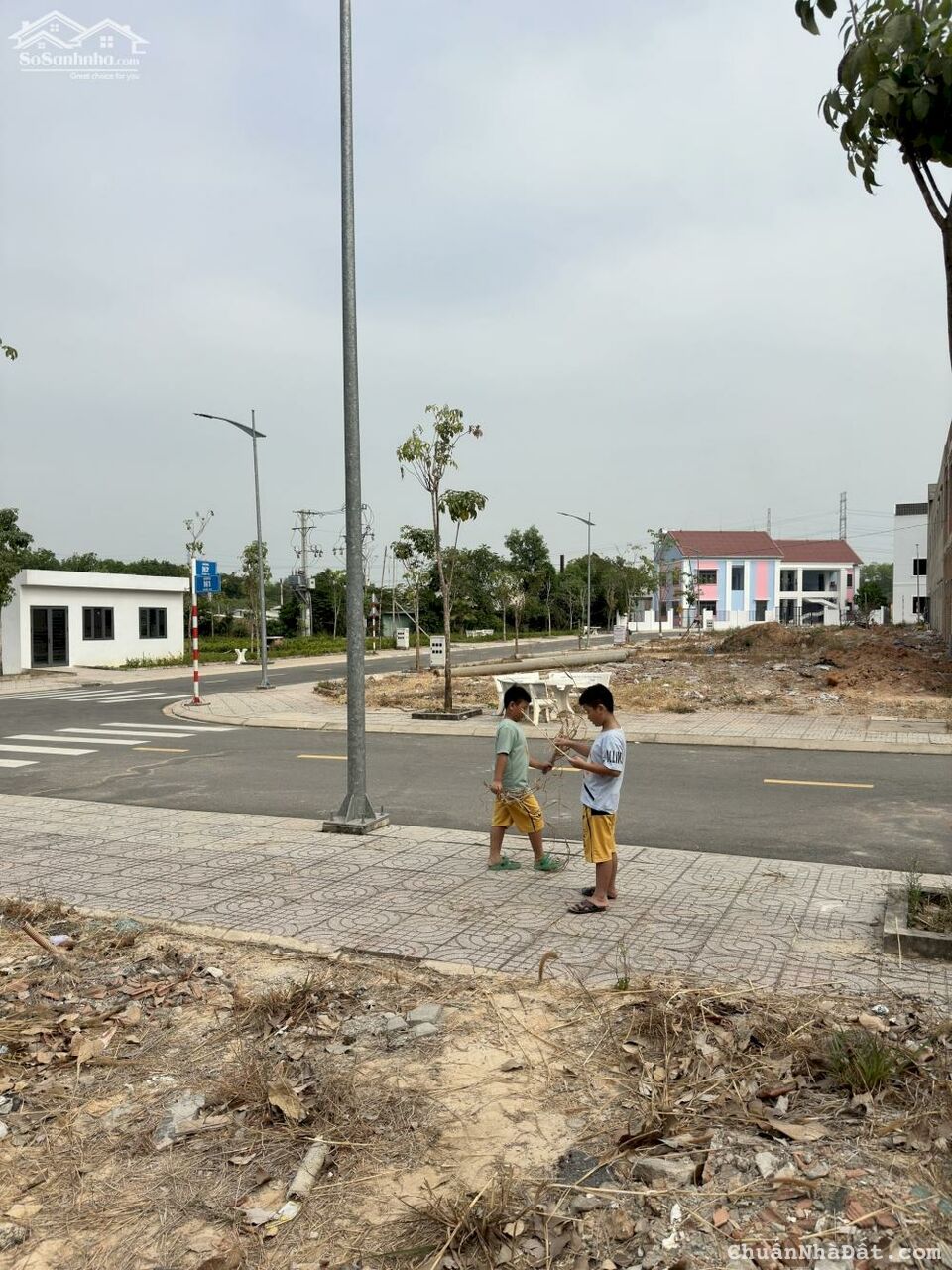 Lô góc siêu đẹp trong khu dân cư, ôm vỉa hè gần 20m