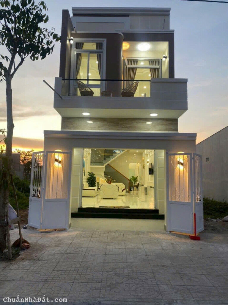 Nhà ngộp 1 trệt 1 lầu giá 1 tỷ 9 - Tp Tân Uyên