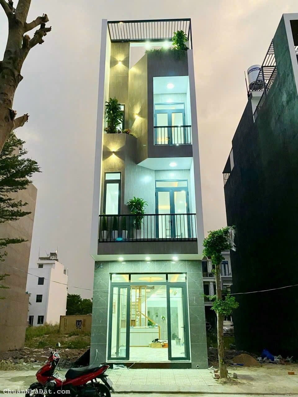 Dọn ra SG sống - bán gấp nhà 3 lầu gần kcn VSIP1