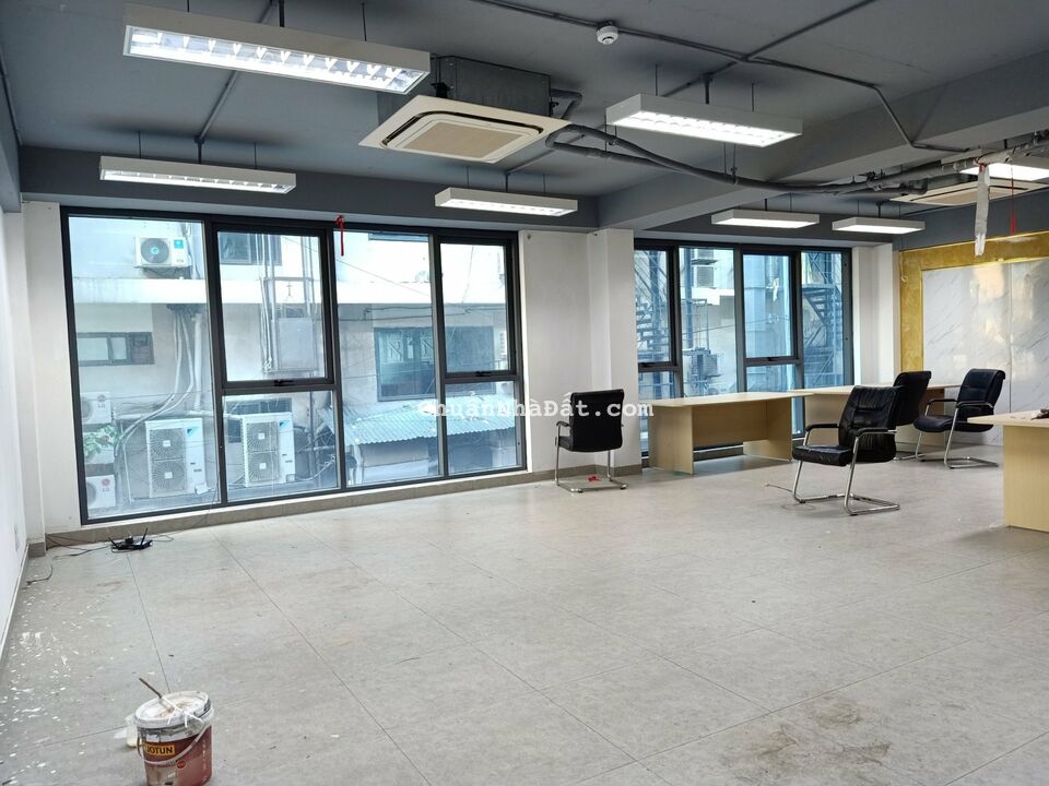 Cho thuê sàn văn phòng tại 187 Nguyễn Tuân DT 140m2 giá thuê 22 triệu