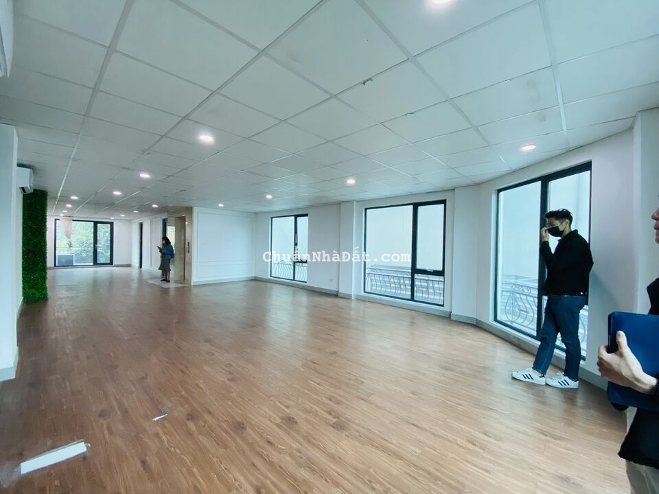 Văn phòng tại Nguyễn Xiển - Thanh Xuân 120m2 giá thuê chỉ 13 triệu