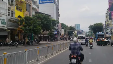 CĂN MẶT TIỀN NGUYỄN HUY TƯỞNG XUNG QUANH CÓ CÁC NGÂN HÀNG - BỆNH VIỆN