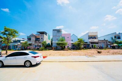 Lô đất có 1 0 2, ngay khu đô thị sầm uất, gần trục chính đường Nguyễn Tất Thành