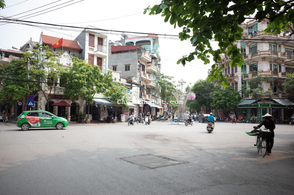 Bán nhà mặt tiền đường Ung Văn Khiêm, P25, Quận Bình Thạnh. DT: 8x28m. CN 222m2. Giá: 53 tỷ