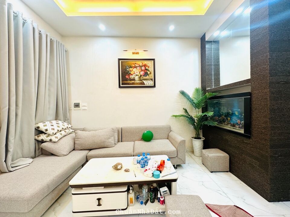 Tây Hồ - Phố Thụy Khuê – Nhà mới 5 tầng- Gần phố, Hồ Tây- Mặt tiền 5.5m – 4.83 tỷ 