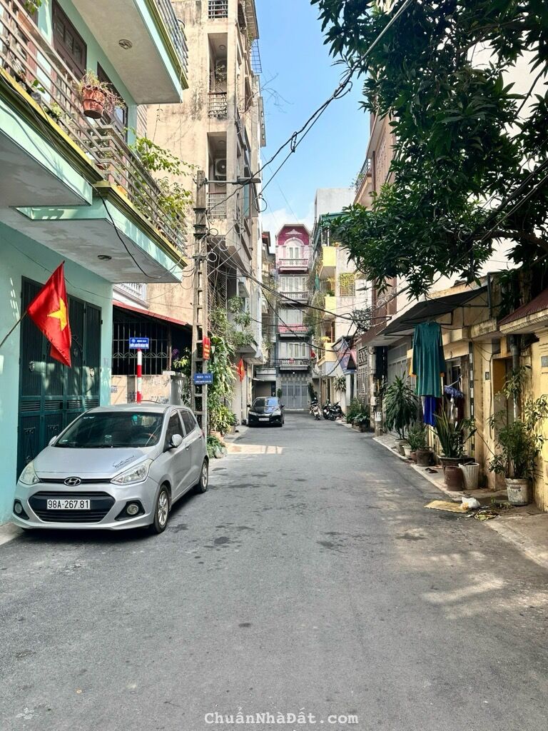 Tây Hồ- Khu phân lô VIP-Cạnh CIPUTRA- Ô tô cách nhà 5m- Mặt tiền 7.2m- 4.35 tỷ 