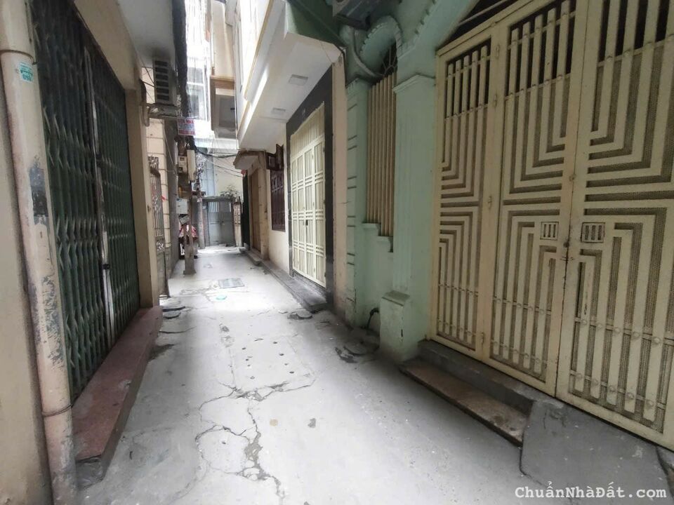 Bán gấp nhà gần Tây Sơn, Đống Đa, nhà dân xây chắc chắn, gần ô tô, sổ riêng