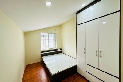 Bán căn hộ tập thể mặt phố Vũ Ngọc Phan, Đống Đa, 90m2, 3 ngủ, nhà đẹp ở luôn