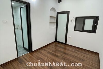 Bán căn hộ Tập thể Cơ khí Hà Nội, đối diện Royal City, 70m2, nhà đẹp ở luôn gần ngay phố