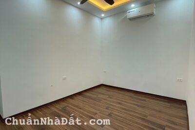 Bán căn hộ Tập thể Cơ khí Hà Nội, đối diện Royal City, 70m2, nhà đẹp ở luôn gần ngay phố