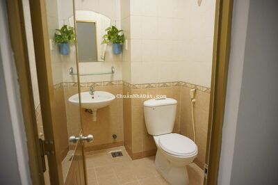 KTX nữ hiện đại, có ban công, toilet riêng, có dịch vụ vệ sinh