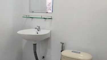 Cho thuê NHÀ MỚI . Hẻm đường Trần Hoàng Na . ☆ Thuận tiện ở và kinh doanh . Giá chỉ 7 triệu