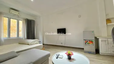 Nhà 5 tầng phố Hàm Long, cách phố 10 mét. 5 phút lên Bờ Hồ.