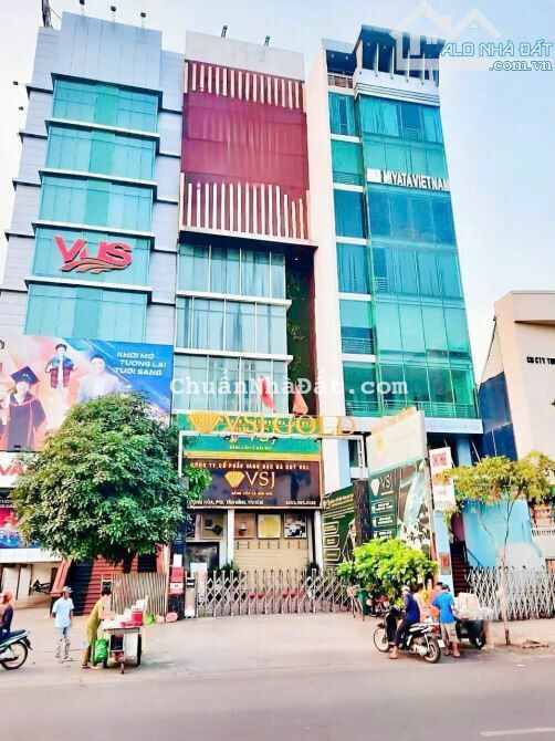 Bán Tòa nhà VP 2 mặt tiền Cộng Hòa, Tân Bình, DT 8x30m, CN 236m2,  7 Tầng TM