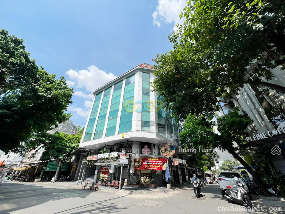 Vị trí VIP! Bán biệt thự đẹp ngay MT Nguyễn Gia Trí, Bình Thạnh (8 x 22m) 4 tầng, giá bán 34 tỷ TL