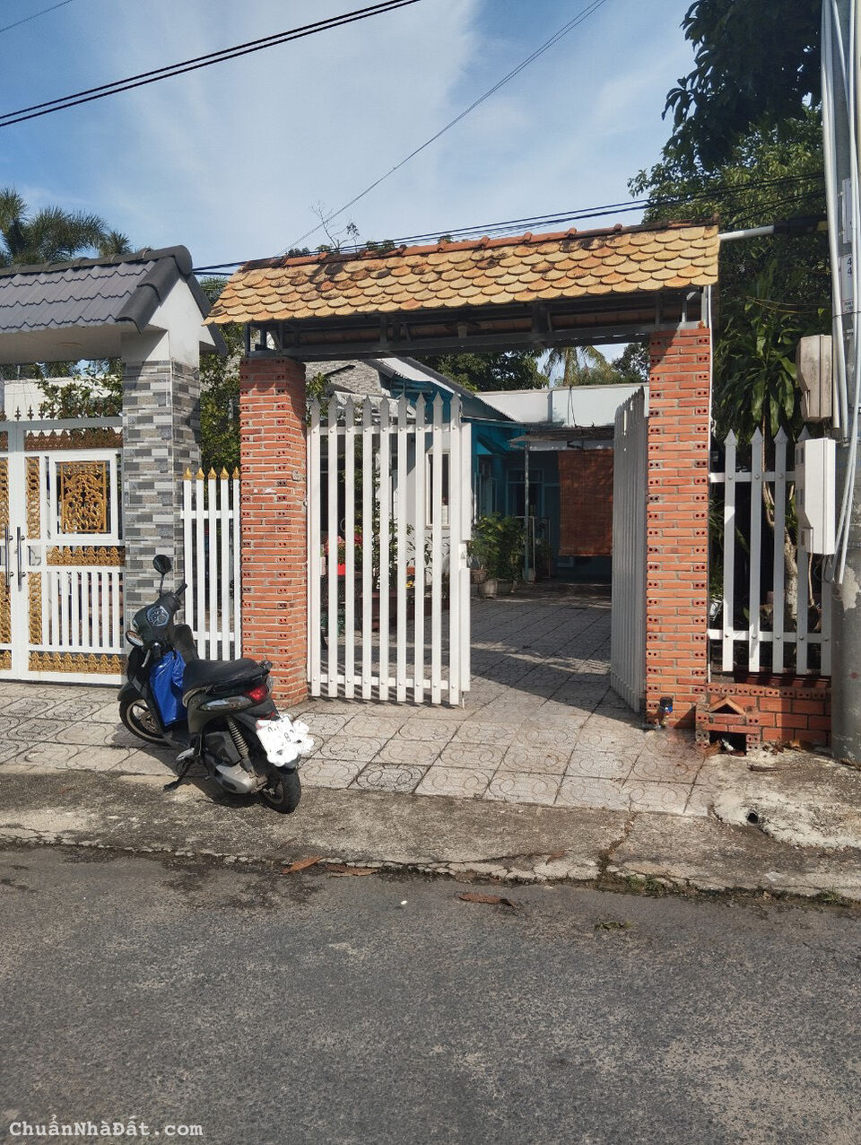 Cho thuê nhà nguyên căn TP. Tây Ninh có sân đậu xe hơi (có máy lạnh)