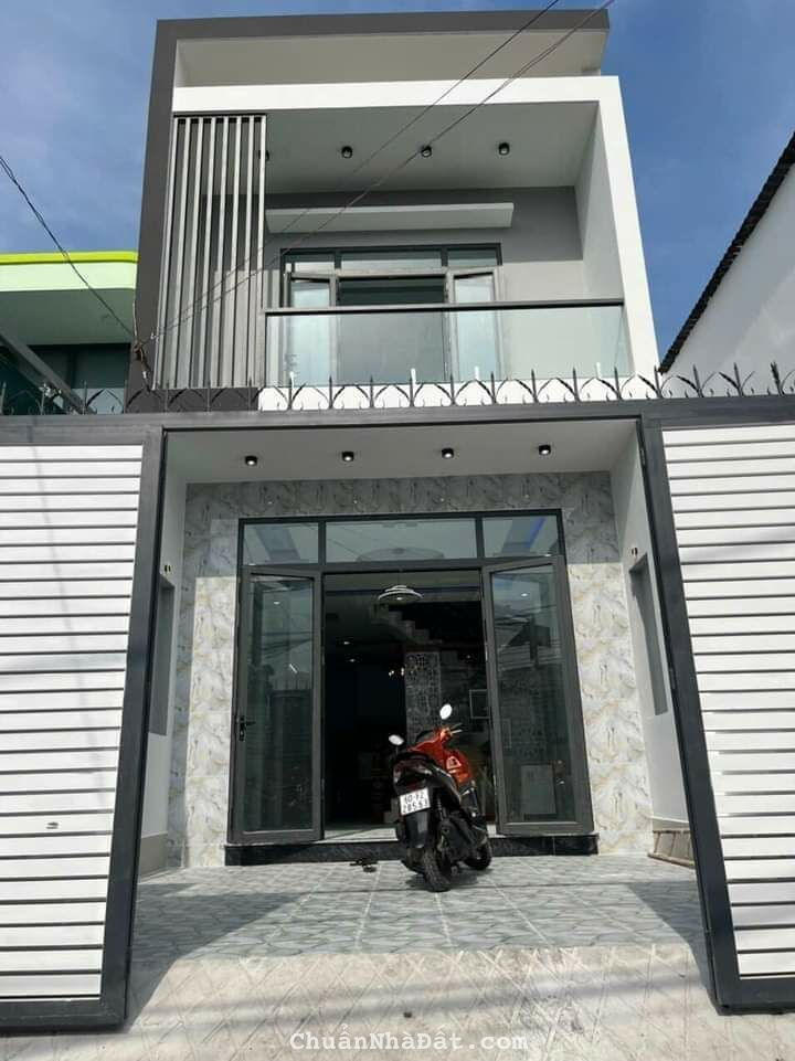 Nhà mới xây sát chợ Hóa An 1 lầu trệt 2.95 tỷ/100 m2, sân ô tô 