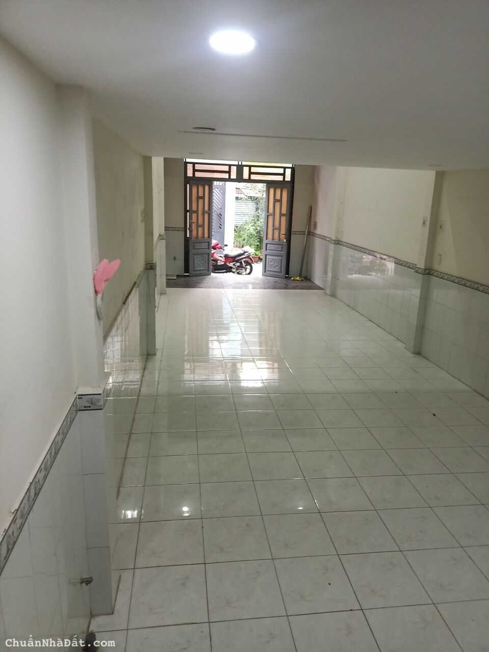 Cho thuê nguyên căn hẻm 1/ đường số 8 gần AEON giá thuê 6tr5, diện tích 4x14, hẻm rộng 6m rộng đẹp