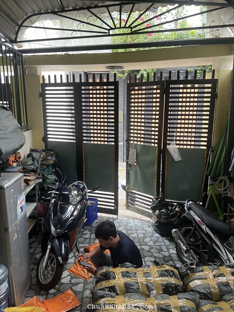 BÁN NHÀ 2 TẦNG, MĂT TIỀN ĐƯỜNG SỐ, GẦN ĐH NGÂN HÀNG, 4X20; CHỈ 6,x TỶ.