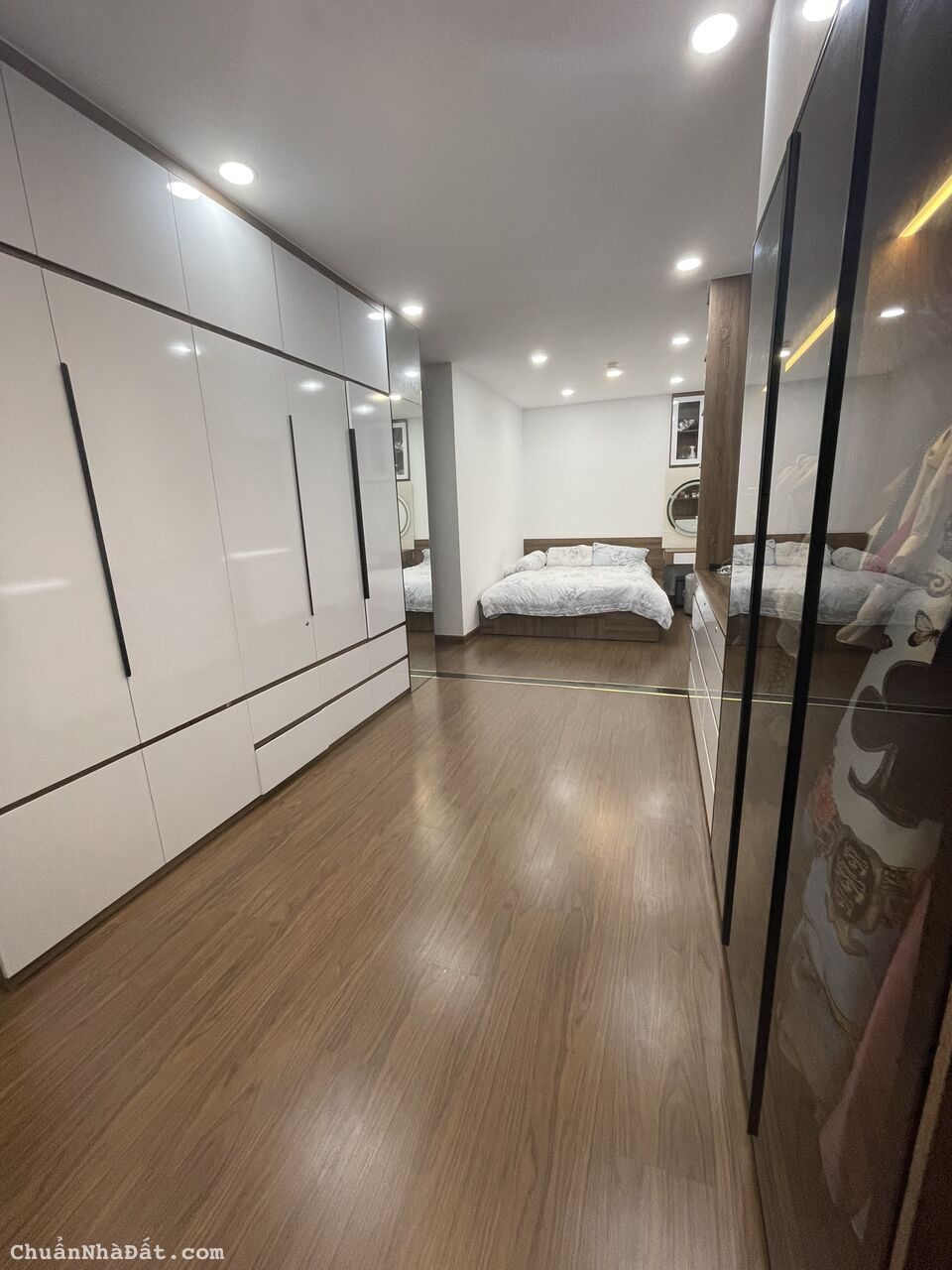 Cho thuê CH Bảy Hiền Tower 97m2, 3PN, 2WC, NTCB, căn góc, lầu cao.  Giá thật : 12 tr