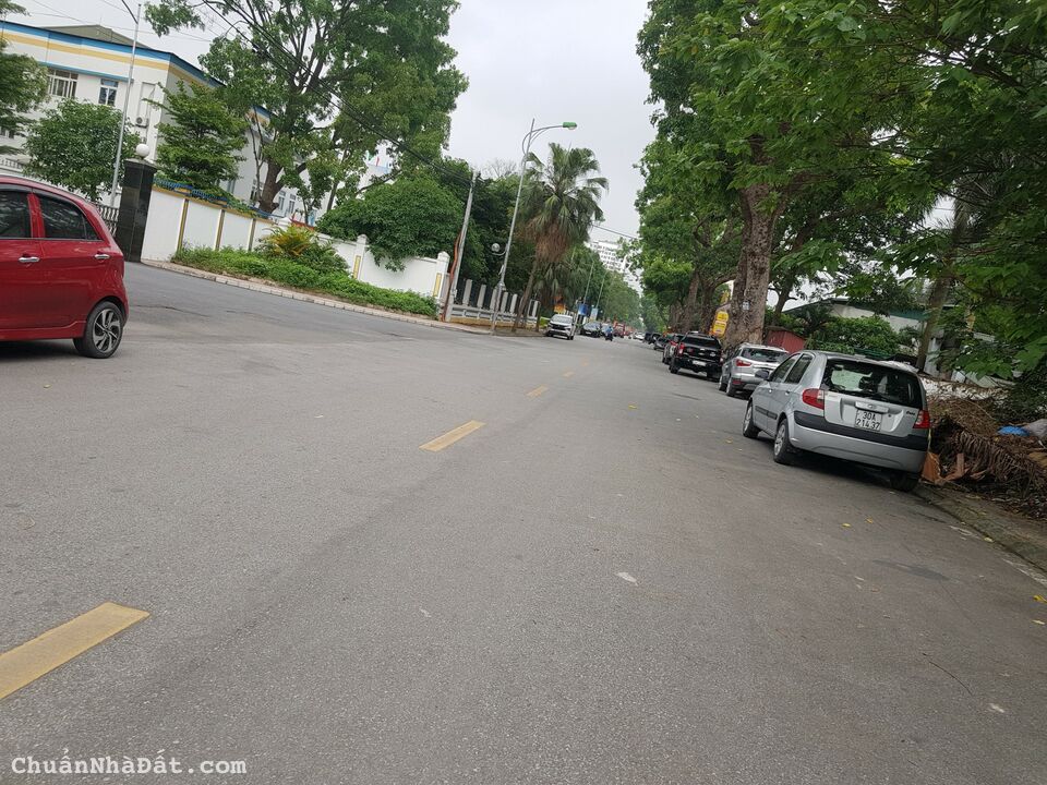 Tin Nóng - Bán nhà Phố Hà Huy Tập, Yên Viên, LÔ GÓC, Vỉa hè, Oto, Kinh Doanh, DT120m, Mt 5.5m.