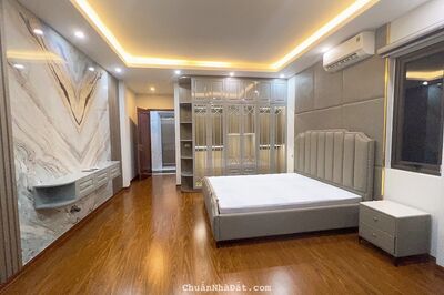 Bán nhà Ngọc Lâm, Long Biên, 68m2, Mt 4.5m, 6T, Gara, thang máy, gần phố, KD, full đồ