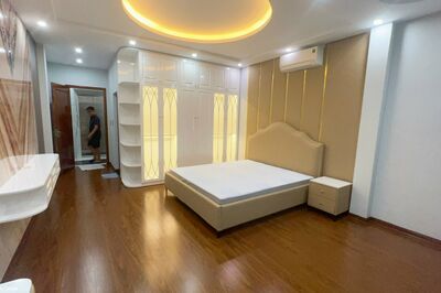 Bán nhà Ngọc Lâm, Long Biên, 68m2, Mt 4.5m, 6T, Gara, thang máy, gần phố, KD, full đồ