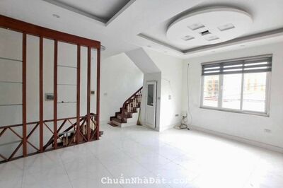 Cần tiền giảm giá bán nhanh nhà phố Nguyễn Văn Cừ, 42m2, 5 tầng, Gara, kinh doannh.