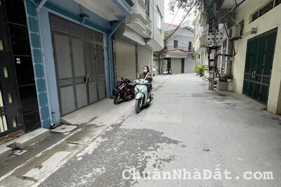 Bán nhà mặt ngõ Cầu Giấy, ô tô vào nhà, 15m ra phố, ngõ thông, kinh doanh sầm uất. Giá 13.2 tỷ