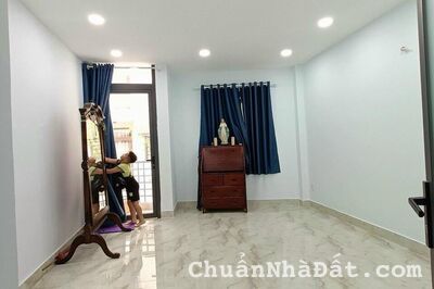 Nhà riêng chính chủ đường Nguyễn Kiệm P9 Phú Nhuận. DT 14m2 giá 1 tỷ 950. Sổ hồng riêng chính chủ