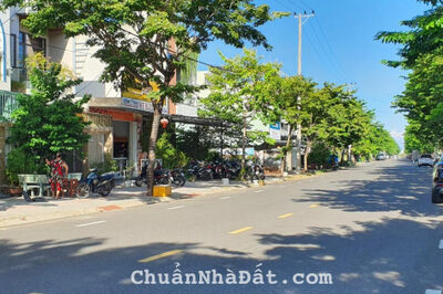 Kẹt vốn đầu tư cần bán gấp lô đất đường Nguyễn Hữu Thọ phường Tân Hưng Q7. DT:90m². Giá: 2 tỷ 800.