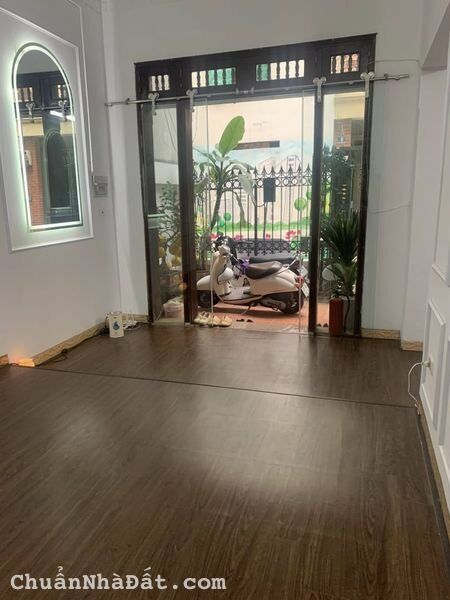 Cho thuê nhà Đội Cấn, Ba Đình 90m x 5T - MT 7M giá 32tr, ô tô, kinh doanh