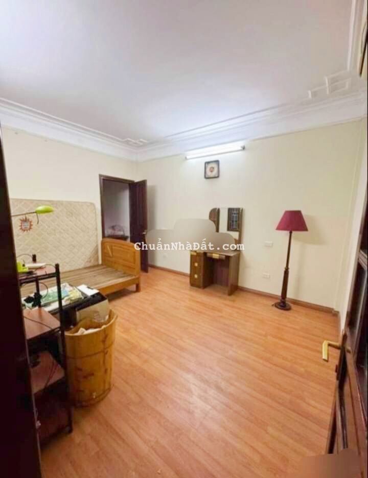 Cho thuê nhà Đường Bưởi quận Ba Đình 120m x 3,5T x MT 5M giá 32tr, đường 6m